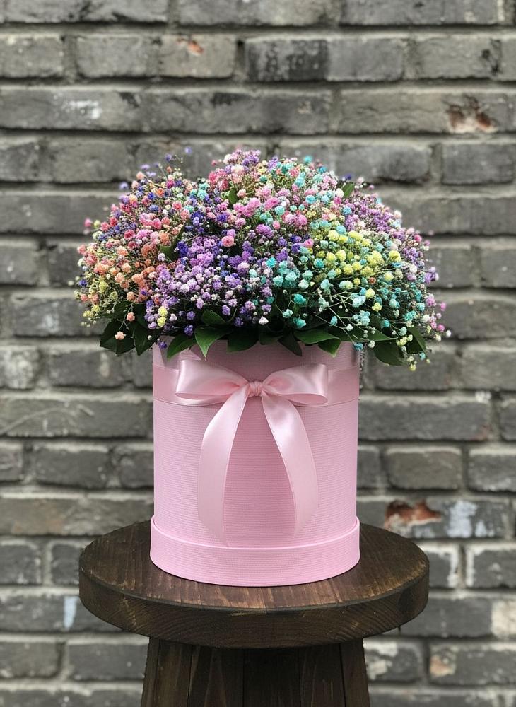 Цветочная композиция из Гипсофила и Розы в шляпной коробке в Первомайске