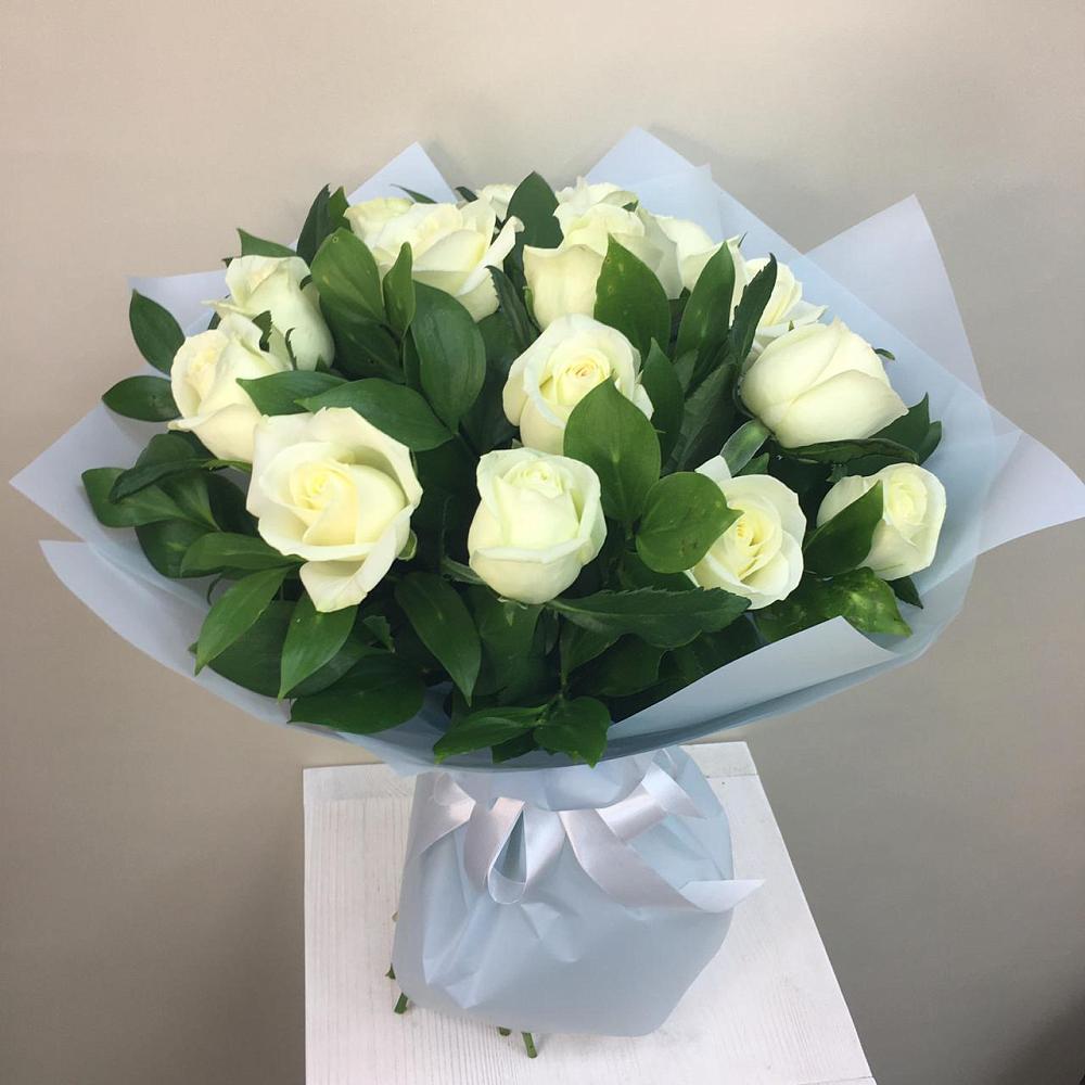 Букет 15 Белых роз Проуд в Первомайске
