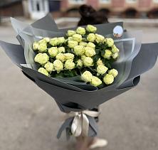 Букет Белые кустовые розы Солинеро в Первомайске