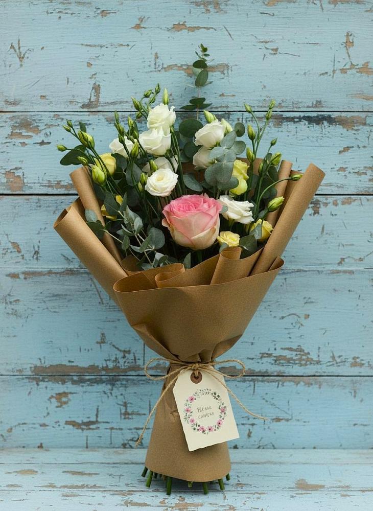 Букет цветов из: Розы и Лизиантусы в Первомайске