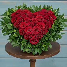 Цветочная композиция из Розы в виде сердца в Первомайске