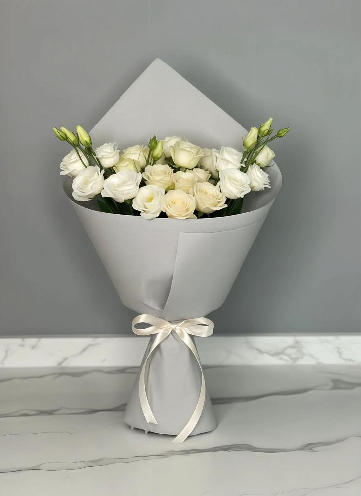 Букет цветов из: Розы и Лизиантусы в Первомайске