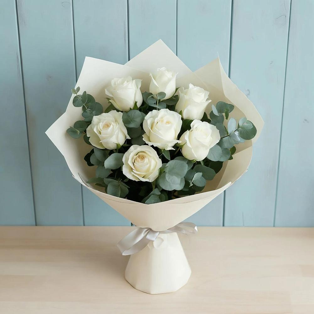 Букет Белые розы в Эвкалипте в Первомайске