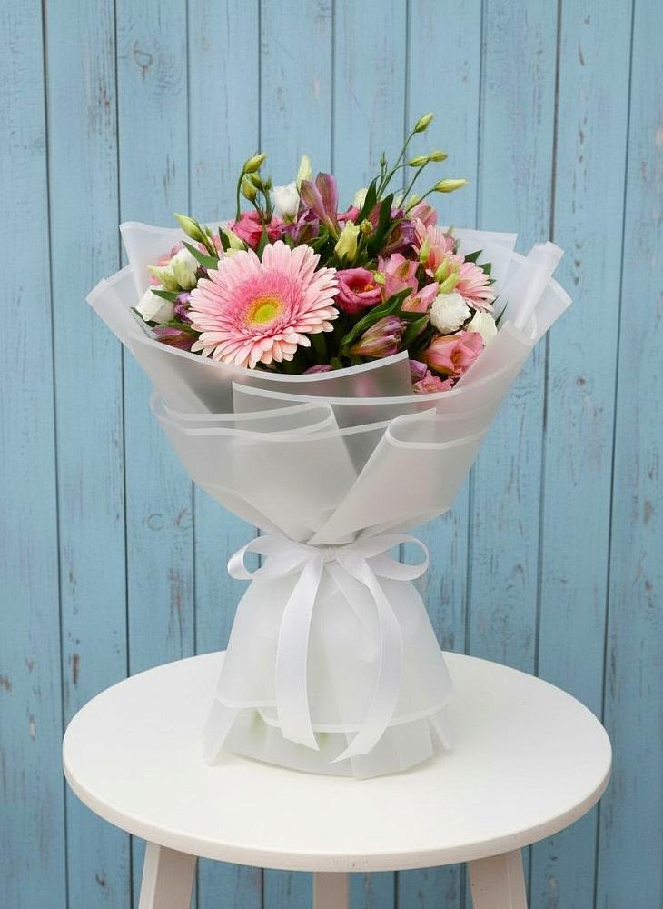 Букет цветов из: Герберы, Альстромерии и Лизиантусы в Первомайске