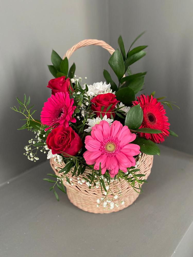 Цветочная композиция из Розы, Хризантемы и Герберы в корзине в Первомайске