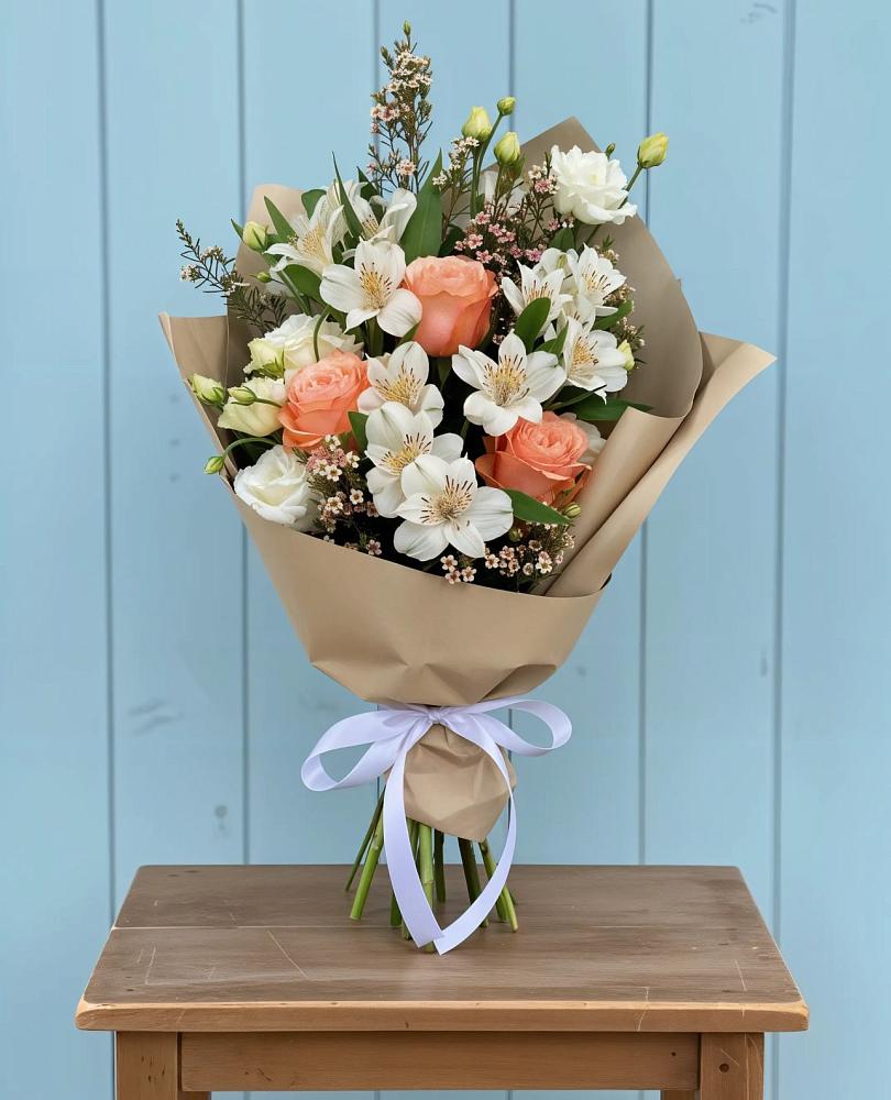 Букет цветов из: Альстромерии, Лизиантусы, Розы и Хризантемы в Первомайске