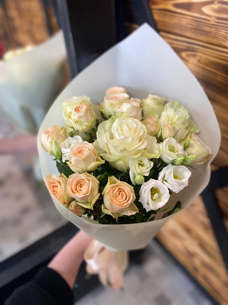 Букет цветов из: Розы и Лизиантусы в Первомайске