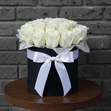 Цветочная композиция из Розы в шляпной коробке в Первомайске